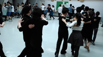 2015年4月若者社交ダンスサークルレッスン風景